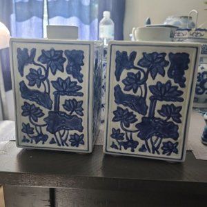 HOME DECORATION WHITE AND BLUE PORCELAIN